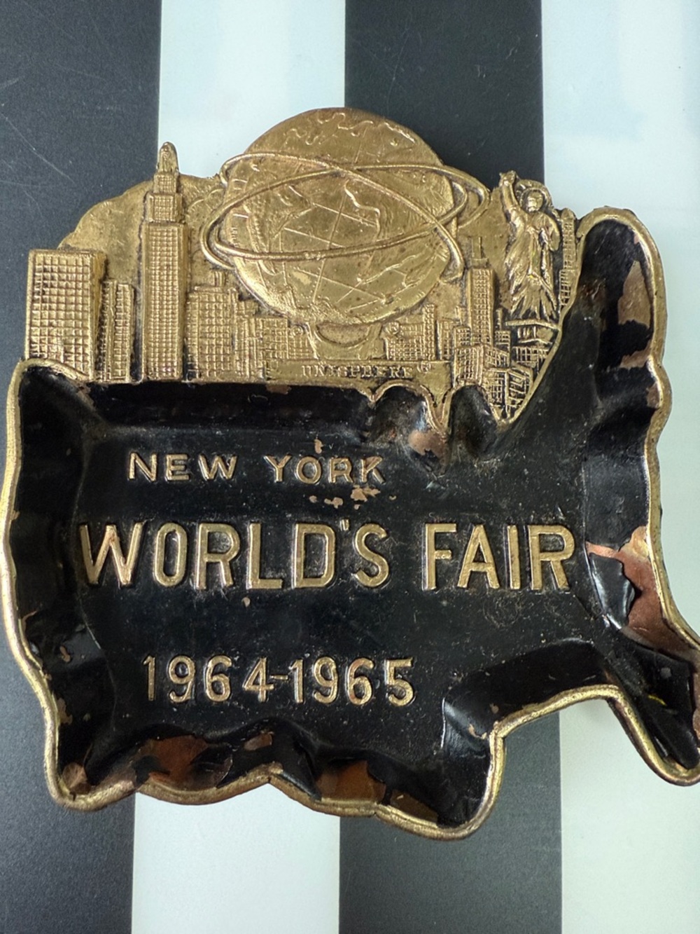 New York World's Fair 1964-1965 Souvenir Ashtray - Black & Gold